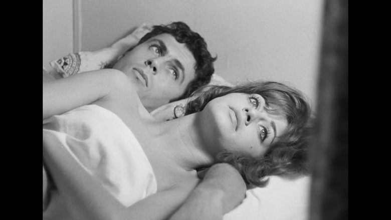 кадр из фильма Любовь у моря