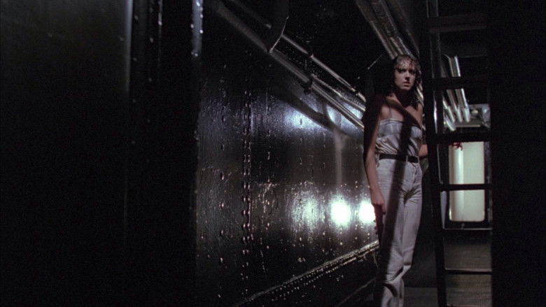 кадр из фильма Корабль смерти