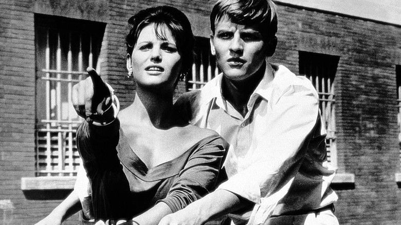 кадр из фильма Девушка с чемоданом