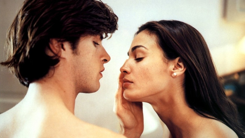 кадр из фильма За облаками