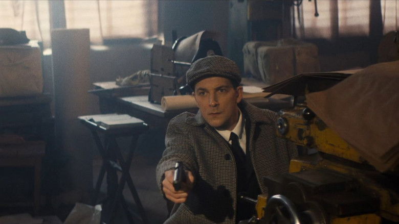 кадр из фильма Временно ваш