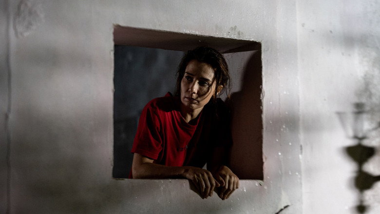 кадр из фильма Объятия матери