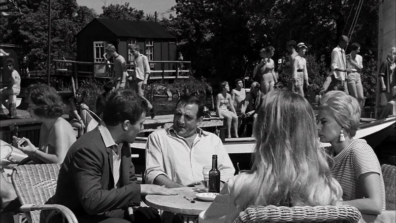 кадр из фильма Девушка в витрине