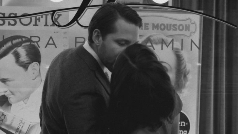 кадр из фильма A Barber's Kiss