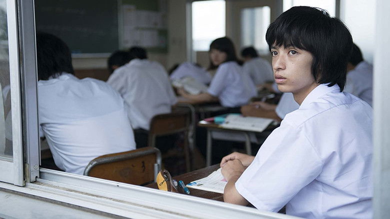 кадр из фильма 死んだ目をした少年