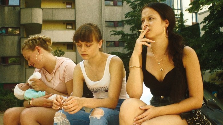 кадр из фильма Кокон