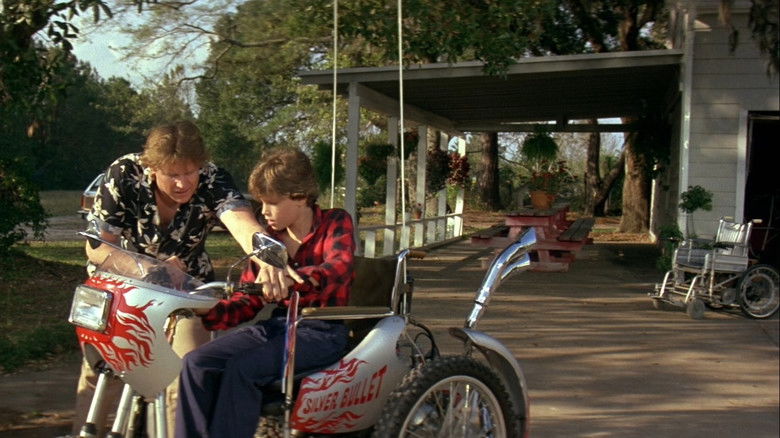 кадр из фильма Серебряная пуля