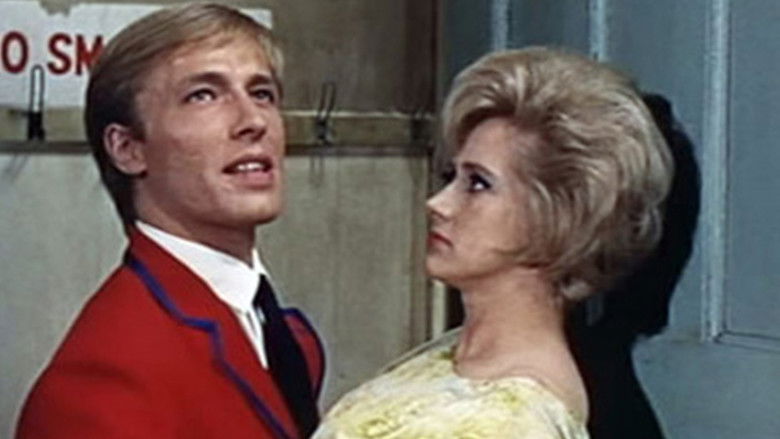 кадр из фильма Every Day's a Holiday