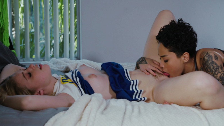 кадр из фильма Girls Kissing Girls 21