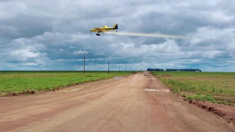 кадр из фильма Pesticides, l'hypocrisie européenne