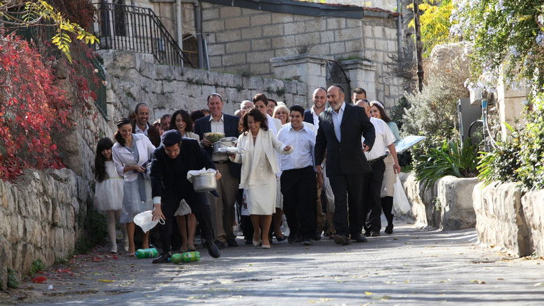 кадр из фильма Женский балкон