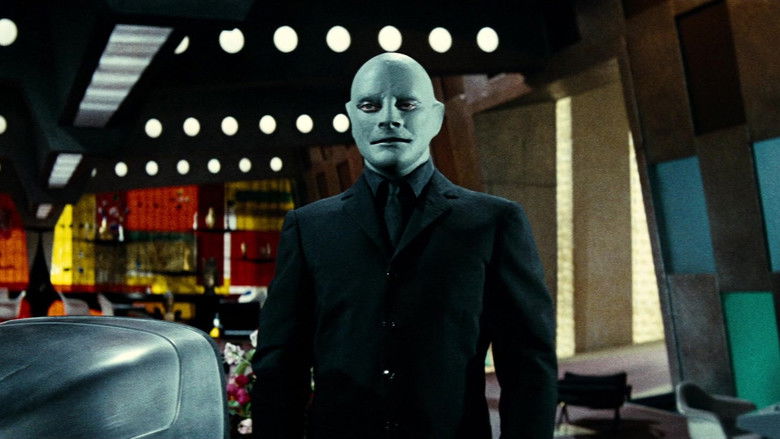 кадр из фильма Фантомас разбушевался