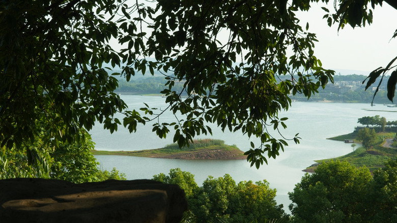 кадр из фильма By the lake