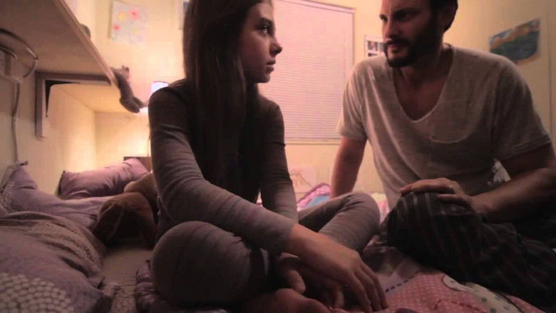 кадр из фильма Ночной посетитель 2: История Хезер