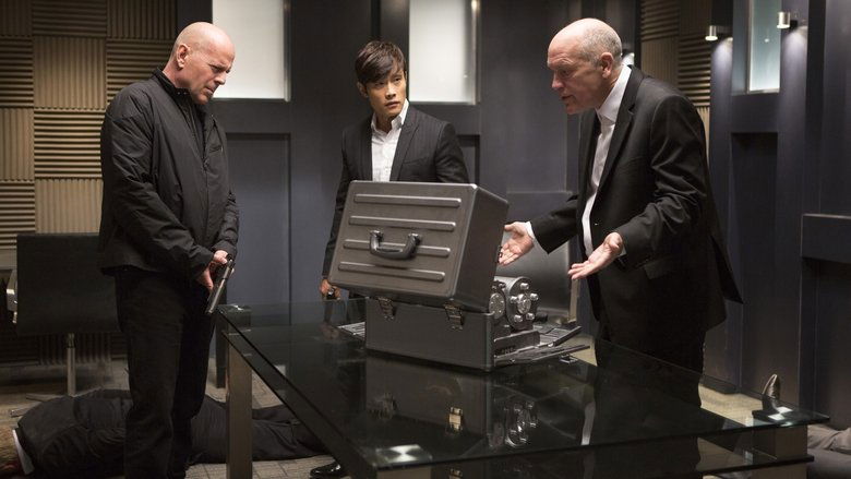 кадр из фильма РЭД 2