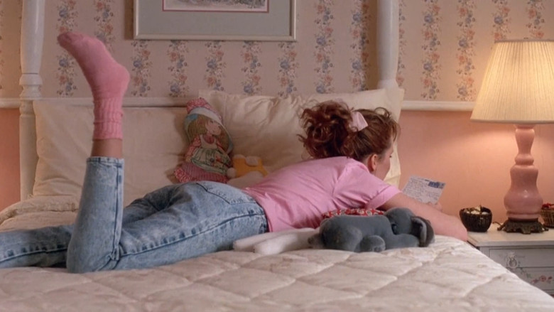 кадр из фильма Маленькая колдунья