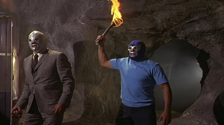 кадр из фильма Santo el enmascarado de plata y Blue Demon contra los monstruos