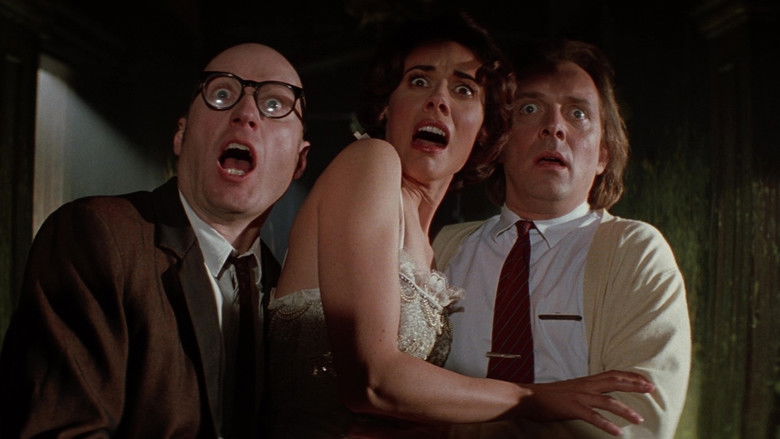 кадр из фильма Guest House Paradiso