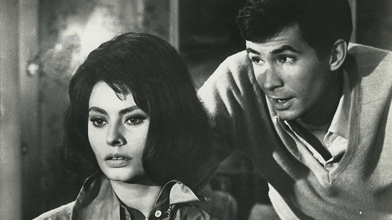 кадр из фильма Пять миль до полуночи