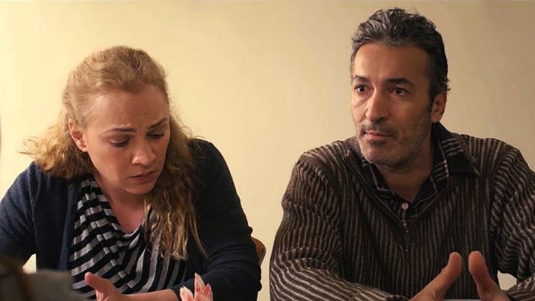 кадр из фильма Μέλος Οικογένειας