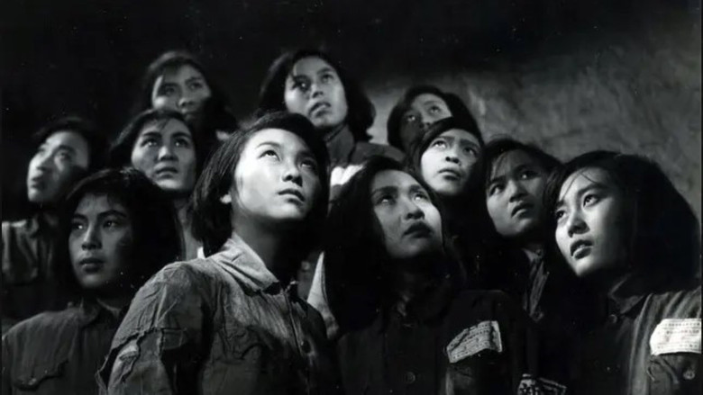 кадр из фильма 上饶集中营