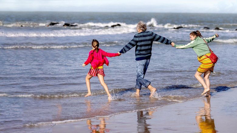 кадр из фильма Малышка