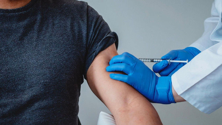 кадр из фильма Mit Lichtgeschwindigkeit zum Impfstoff - Das Projekt BioNTech