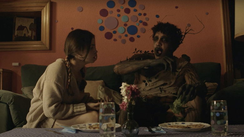 кадр из фильма El Monstruo Bajo mi Cama