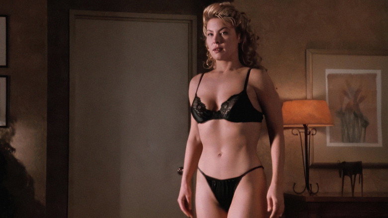 кадр из фильма Шепоты в ночи