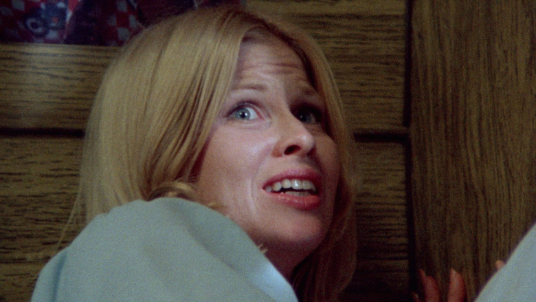 кадр из фильма У холмов есть глаза