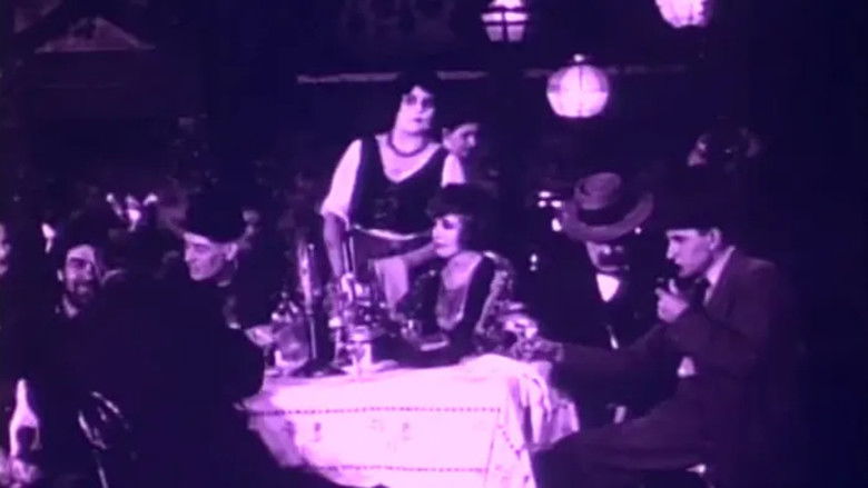 кадр из фильма Blind Husbands