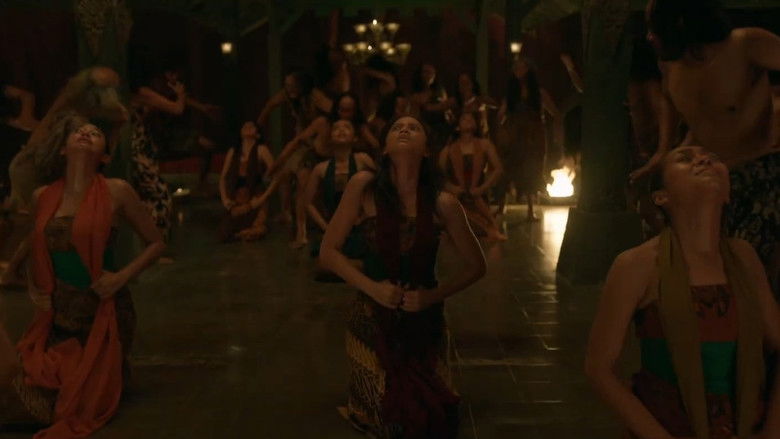 кадр из фильма KKN. Дух деревни танцев