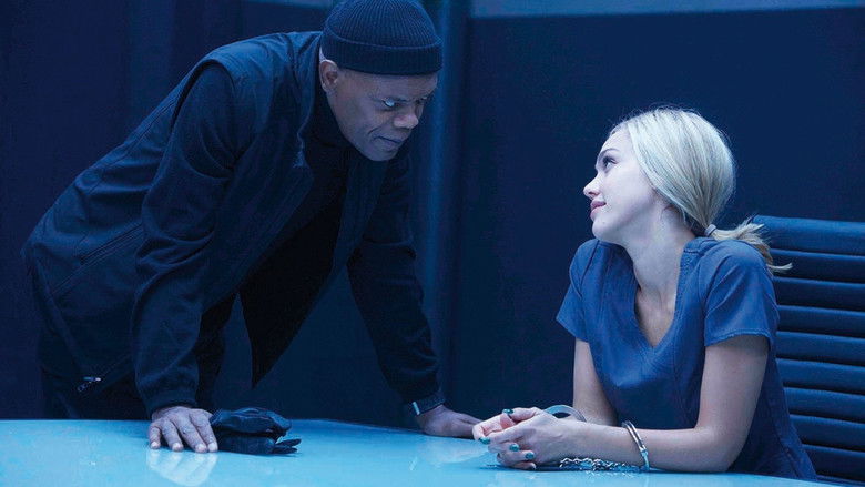 кадр из фильма Особо опасна