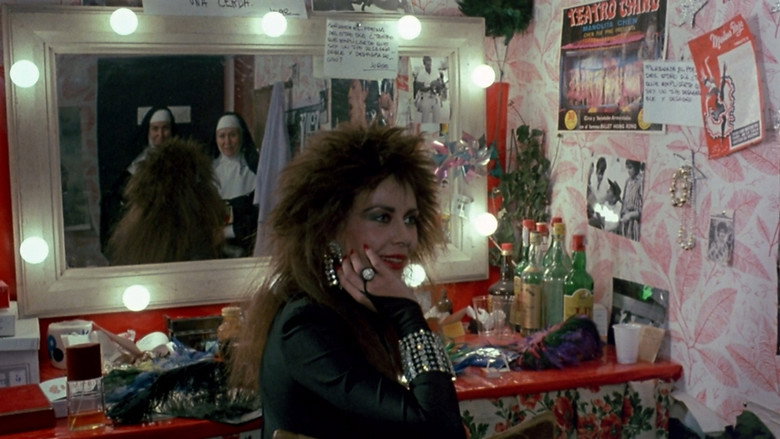 кадр из фильма Нескромное обаяние порока