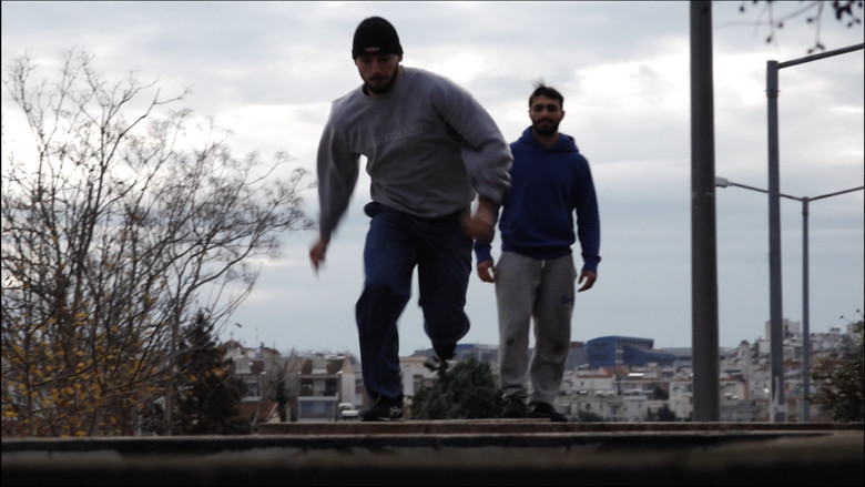 кадр из фильма Ρυθμοί της πόλης: Το παρκούρ στην Θεσσαλονίκη