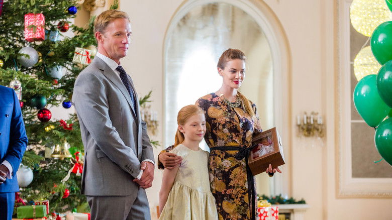 кадр из фильма Корона на Рождество