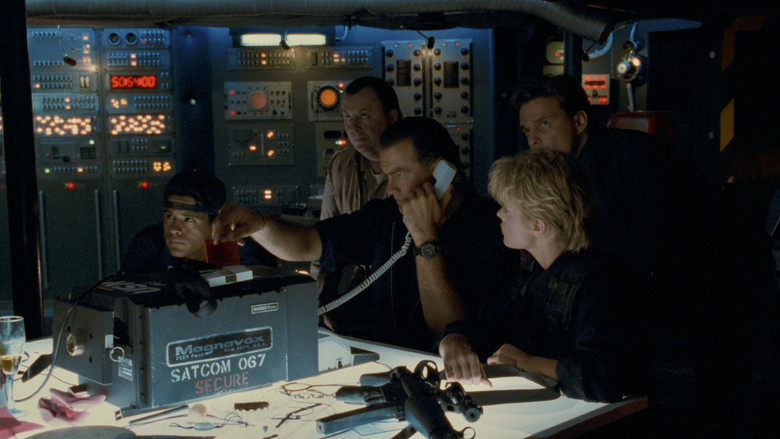 кадр из фильма В осаде