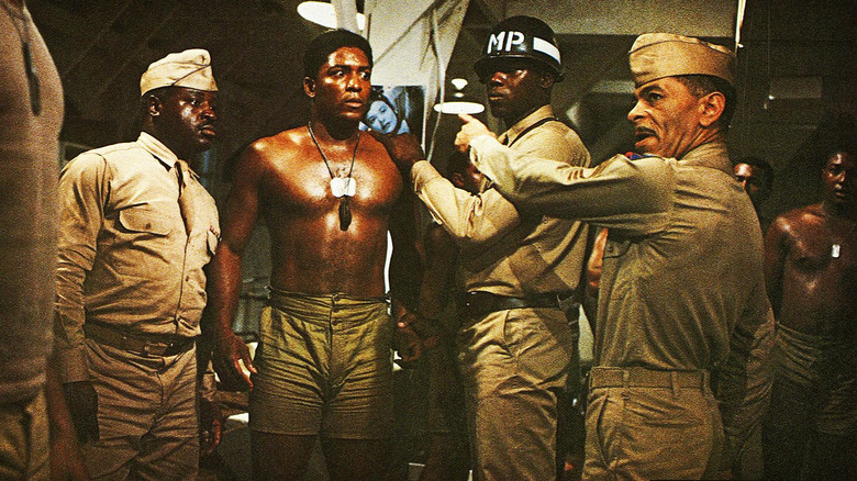 кадр из фильма Армейская история