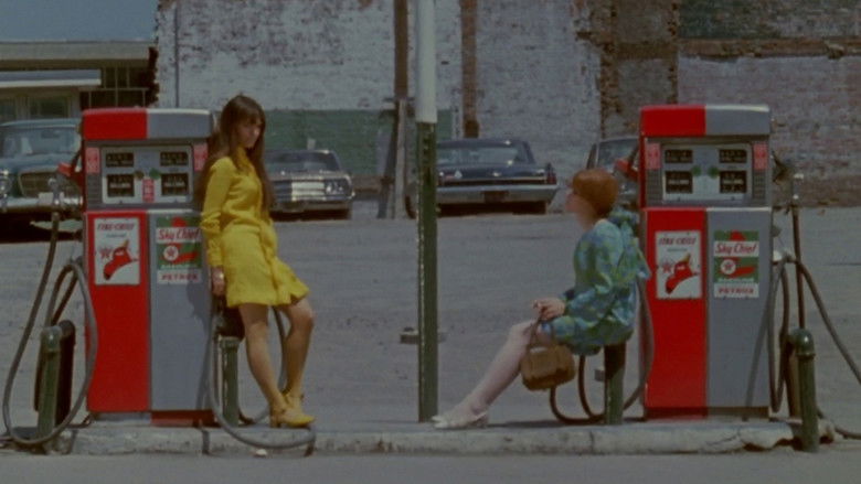 кадр из фильма Le viol d'une jeune fille douce