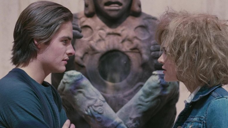 кадр из фильма Мальчик в девочке