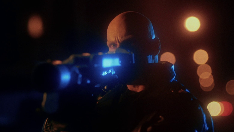 кадр из фильма Киборг–охотник