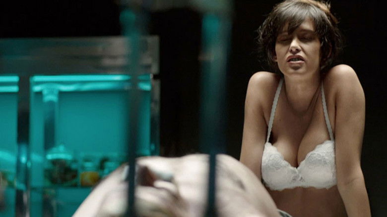 кадр из фильма Медсестра 3D