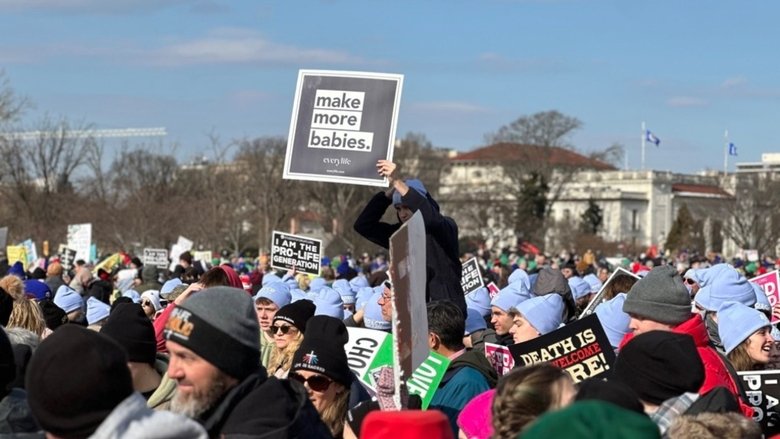 кадр из фильма Sexe faible : L'Amérique en guerre contre ses femmes