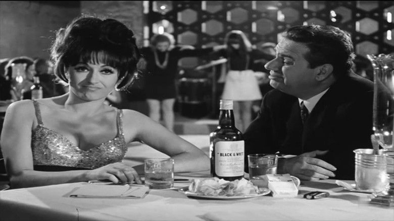 кадр из фильма Η ωραία του κουρέα