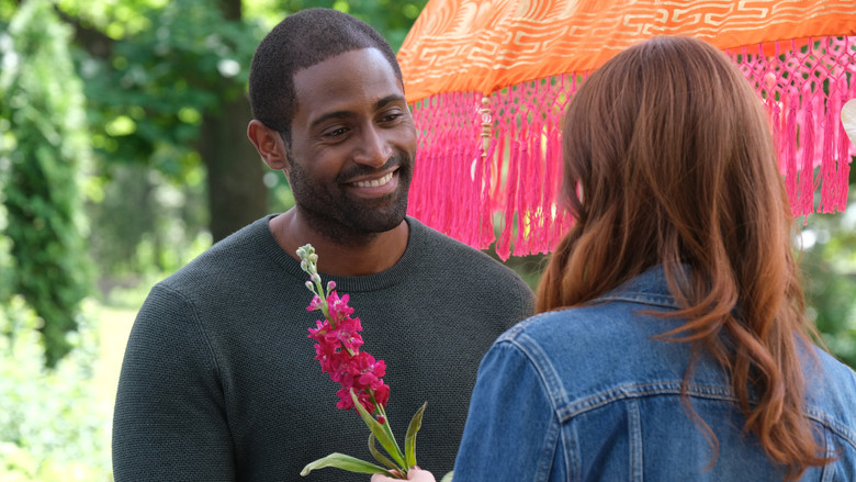 кадр из фильма Когда расцветает любовь