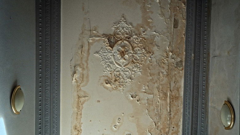 кадр из фильма Appartement proche Paris, charme atypique