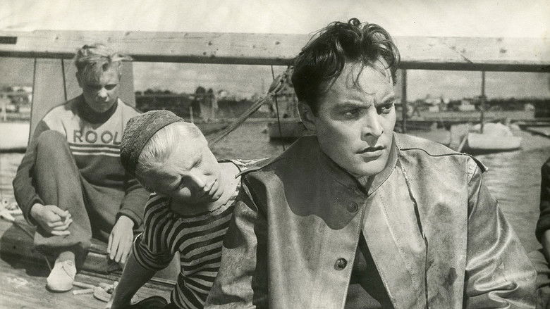 кадр из фильма Яхты в море