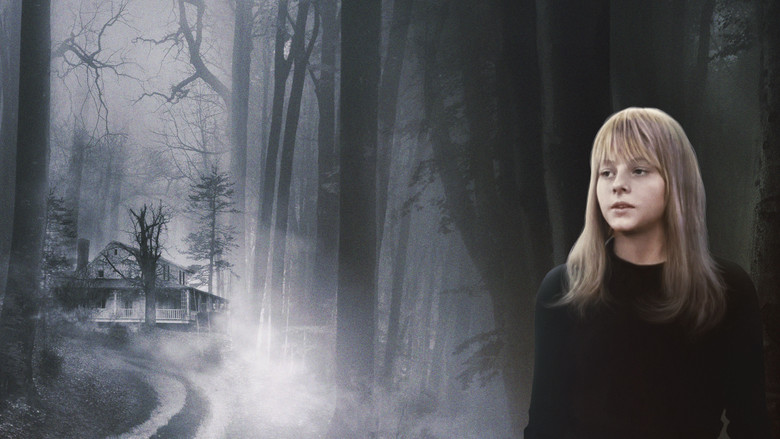 кадр из фильма Девочка живущая вниз по переулку