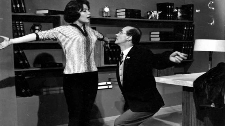 кадр из фильма Το Κοροϊδάκι Της Δεσποινίδος