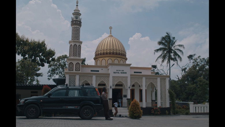 кадр из фильма A Cat Can Look at a King